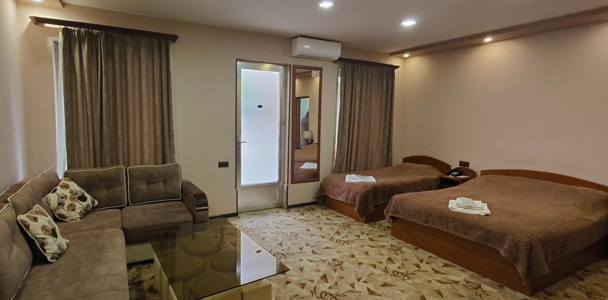 Areg Hotel Erivan Dış mekan fotoğraf